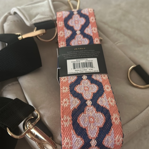 Kedzie Sunset Sling with additional interchangeable strap - Picture 7 of 7